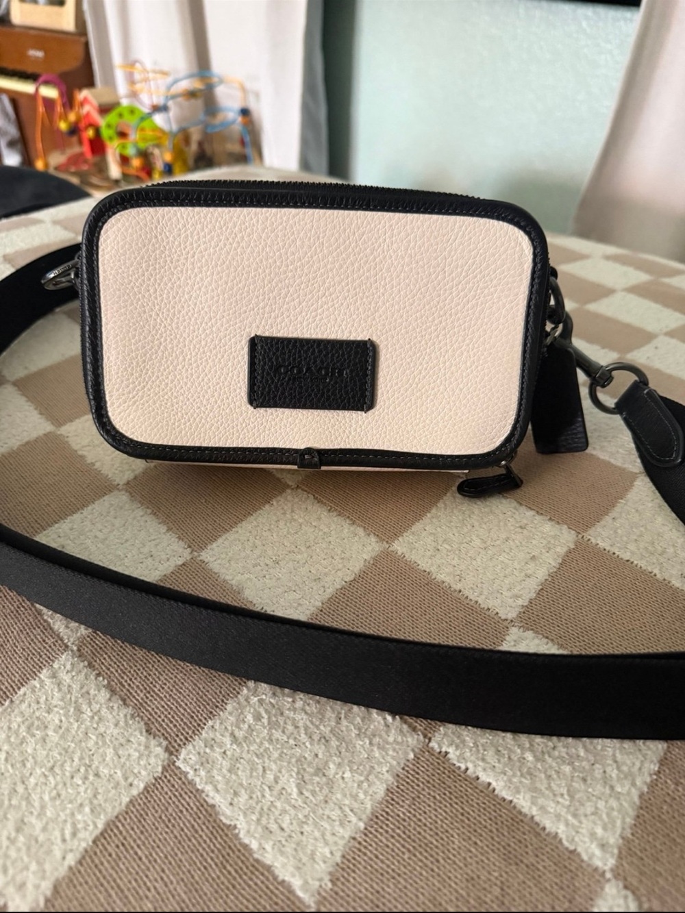 Coach WYATT CROSSBODY IN SIGNATURE CANVAS - Picture 3 of 12